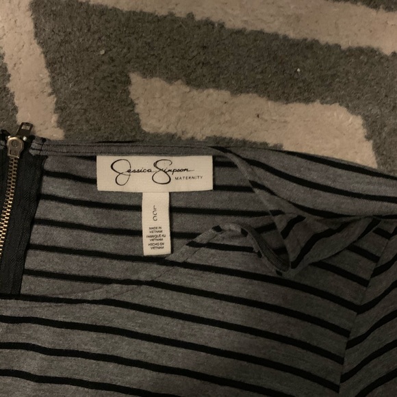 Jessica Simpson ruched side maternity top - Picture 3 of 4